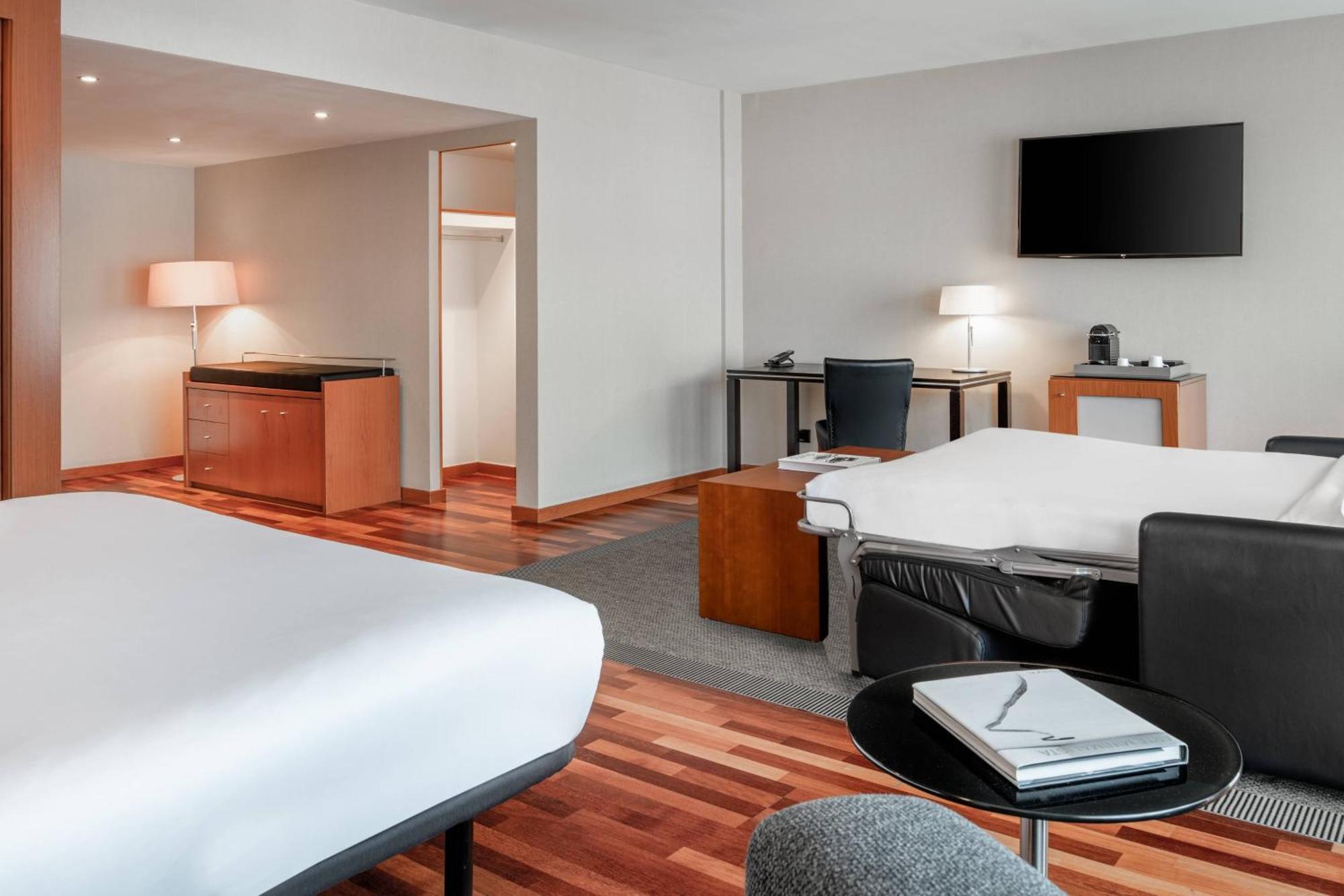 Ac Hotel La Rioja By Marriott Логроньо Экстерьер фото