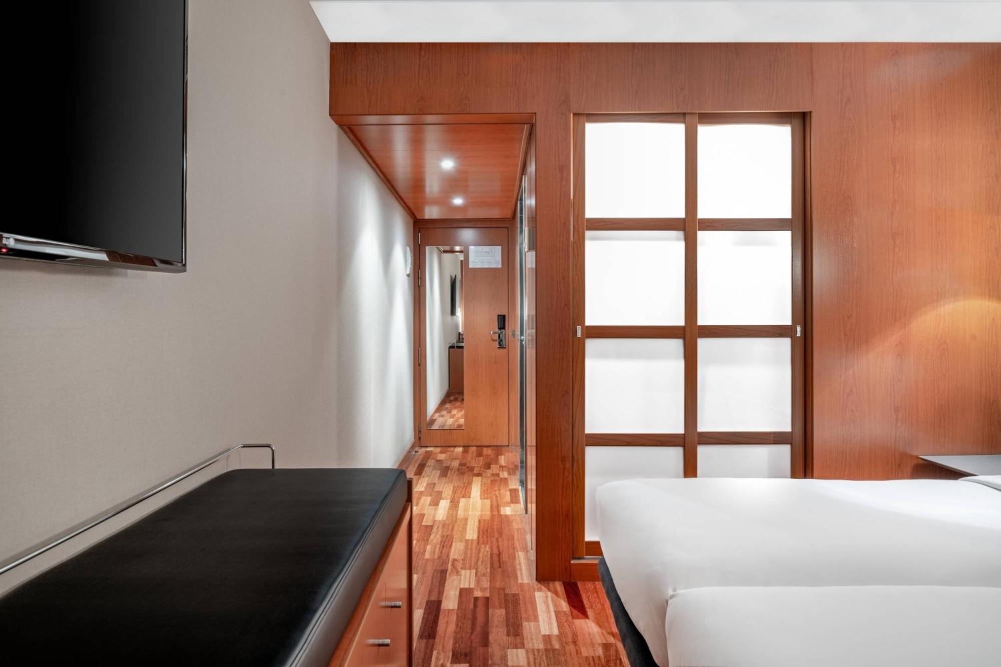 Ac Hotel La Rioja By Marriott Логроньо Экстерьер фото