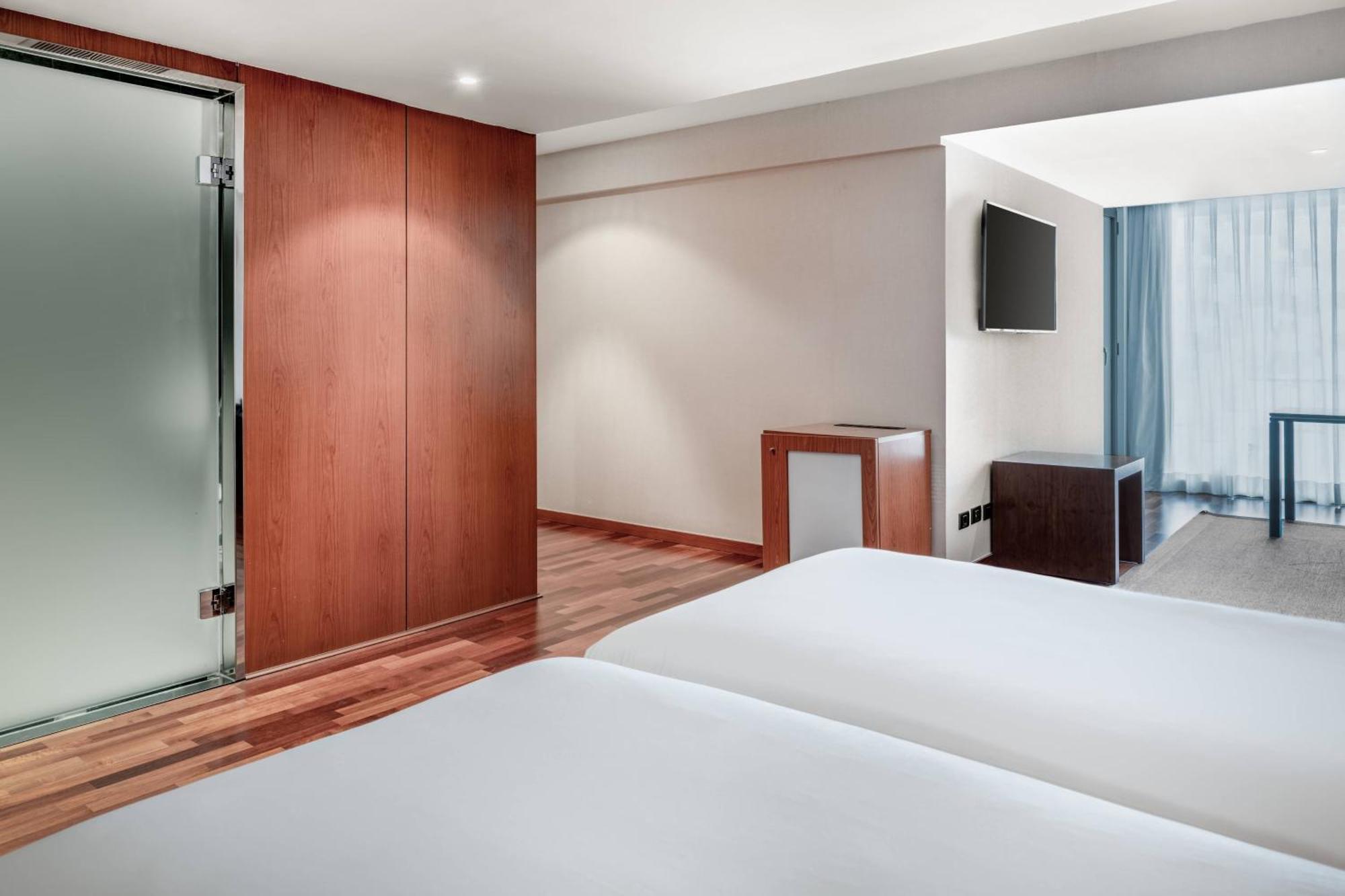 Ac Hotel La Rioja By Marriott Логроньо Экстерьер фото