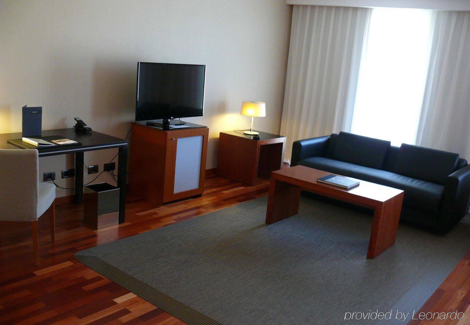 Ac Hotel La Rioja By Marriott Логроньо Экстерьер фото