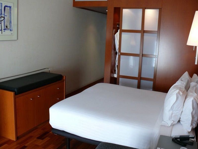 Ac Hotel La Rioja By Marriott Логроньо Экстерьер фото