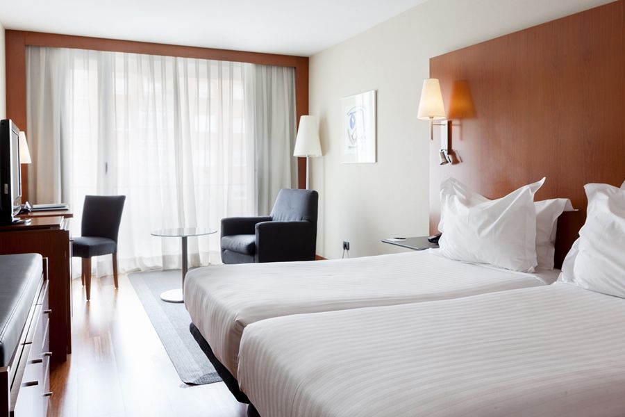 Ac Hotel La Rioja By Marriott Логроньо Экстерьер фото