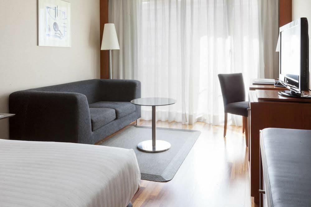Ac Hotel La Rioja By Marriott Логроньо Экстерьер фото